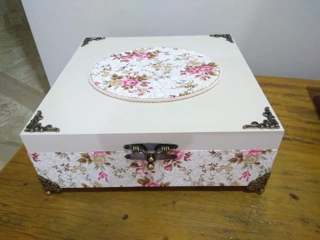 Caixa Estampa Clara Estampa na Base e fecho